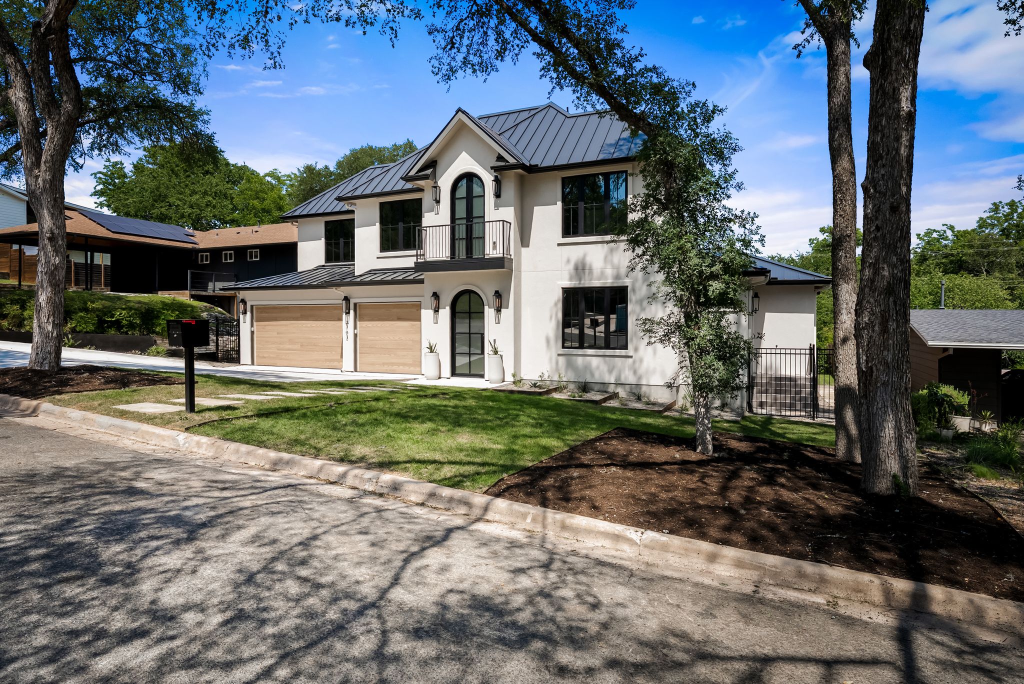 2703 Oak Park photo 2